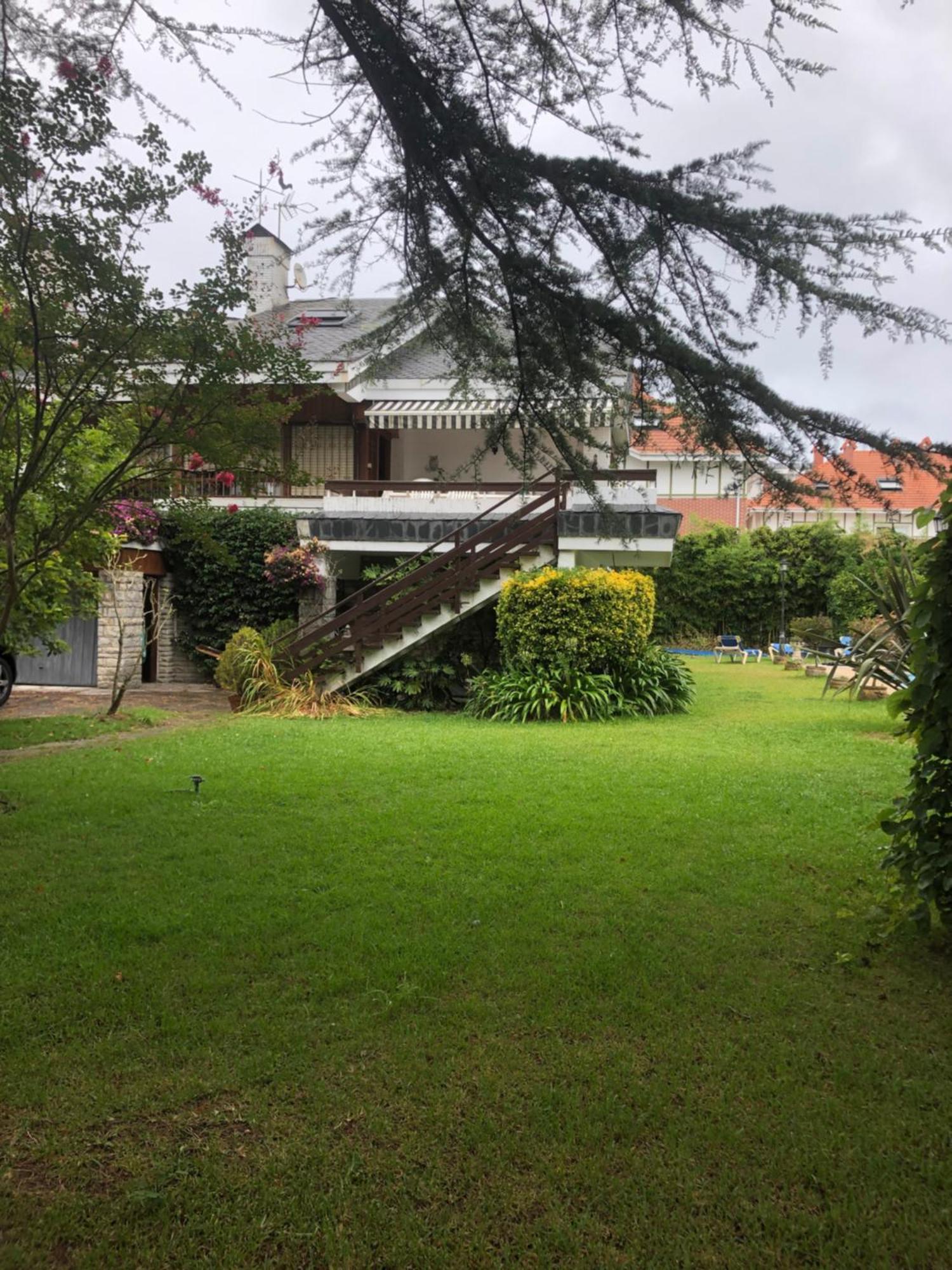 Chalet Al Lado De La Playa Con Piscina Privada, Jardin Y Barbacoa, Fronton, 6 Habitaciones Ларедо Екстериор снимка